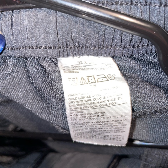 Banana Republic men’s slim fit, 32 x 32 black pants with elastic in waist - Picture 6 of 6